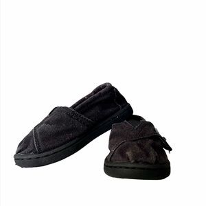 TOMS Kids' Classic Tiny Slip-Ons (Infant). Size US 5
